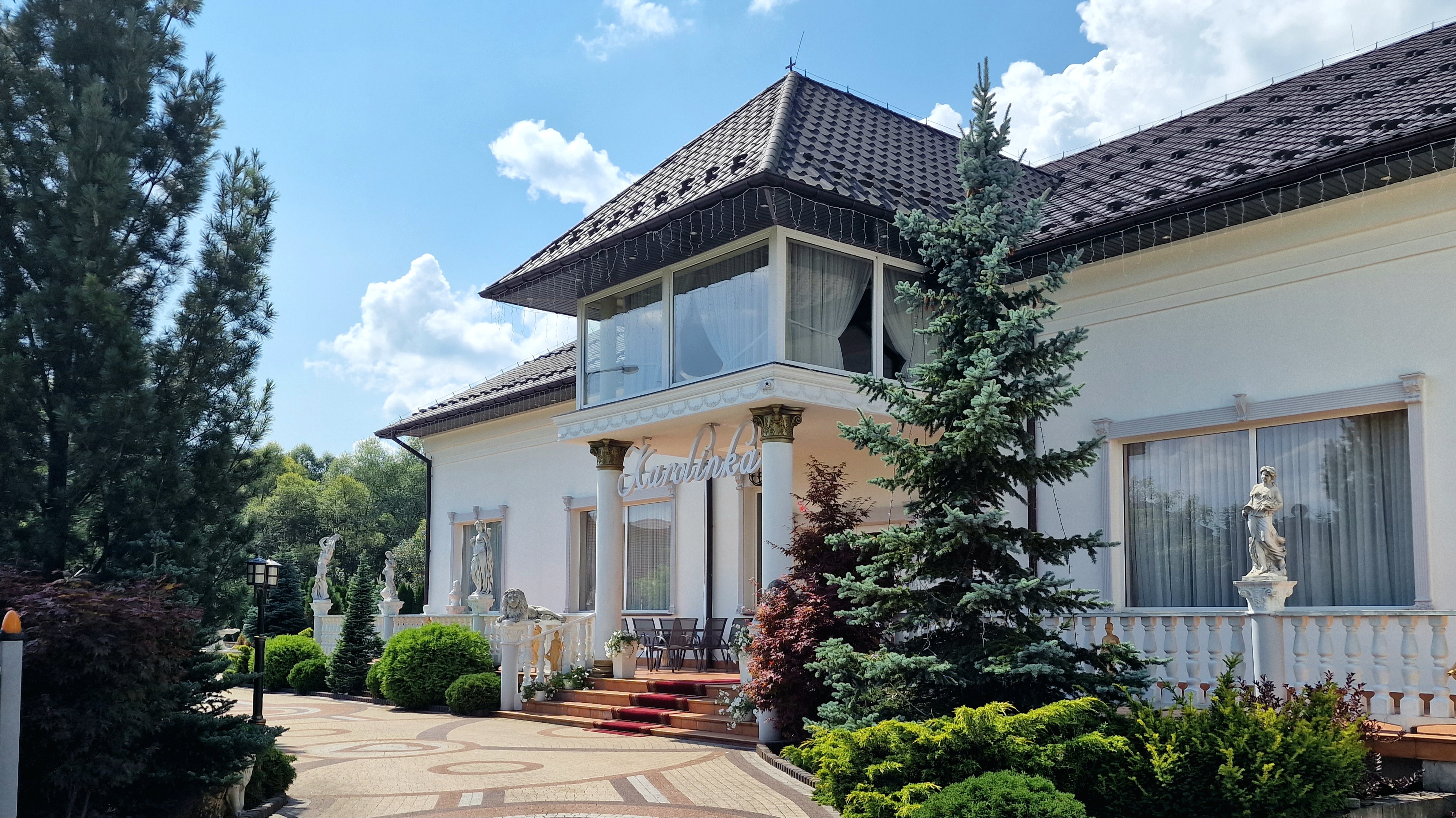 Elegancki budynek Domu Weselnego Karolinka